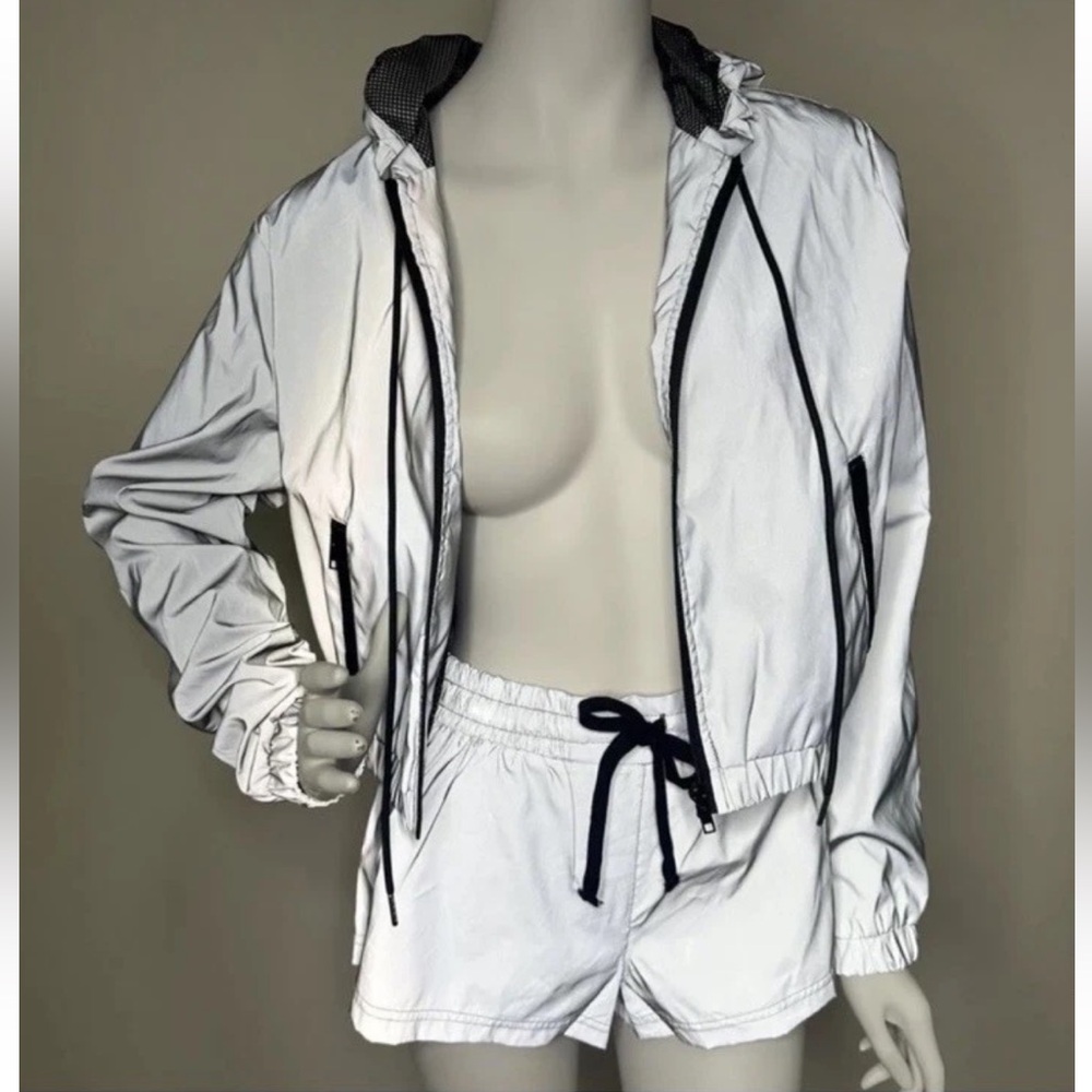 FOREVER 21 GREY REFLECTIVE ATHLETIC 2 PIECE WINDBREAKER JACKET & SHORTS SET XS/S